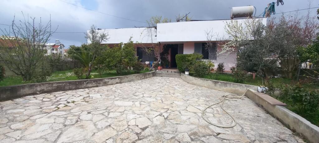 Shitet Shtepi nje Kateshe, Plazh Durres