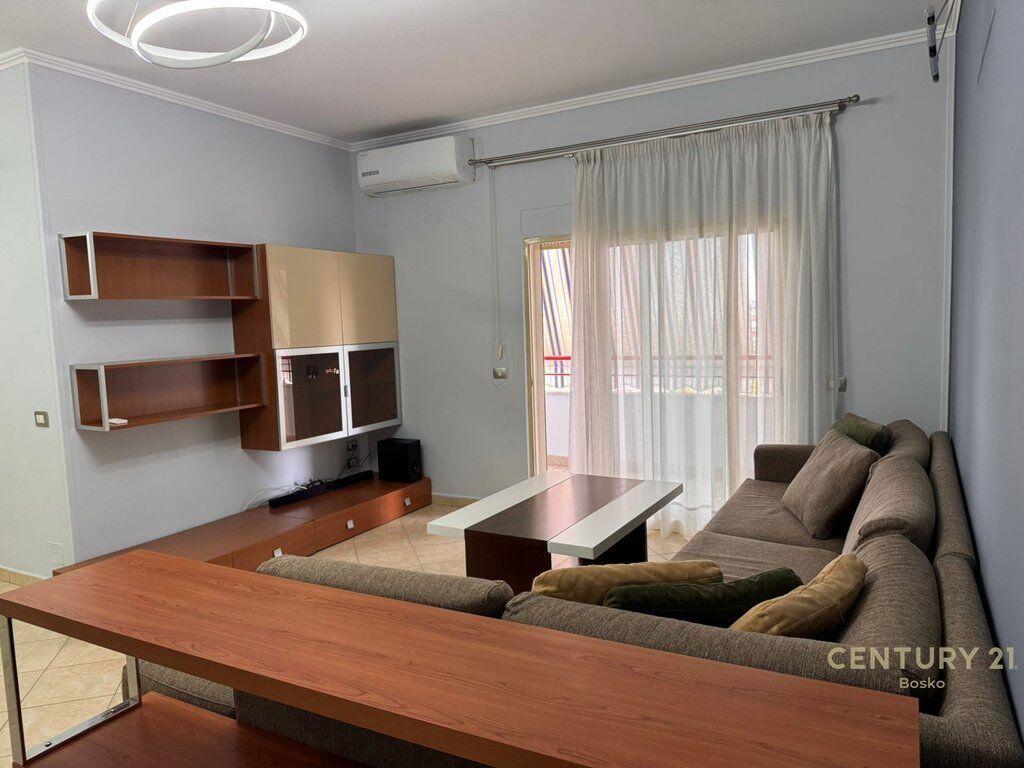 Apartament 2+1 Me Qira në Rrugën Mine Peza