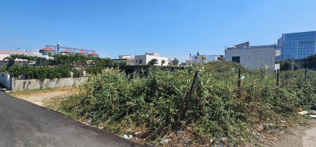🏡 Shitet Shtëpi  + Tokë 📌 Autostrada Durrës – Tiranë, pranë karburantit Kastrati