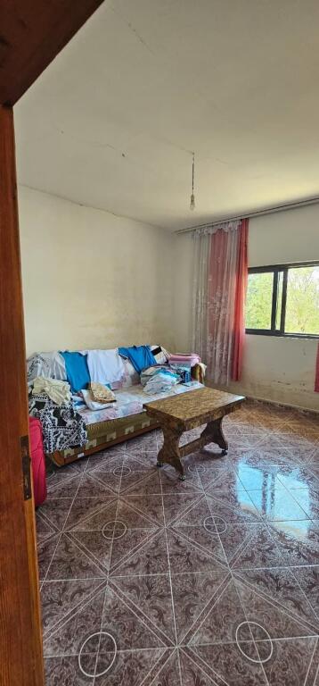 🏡 Shiten 2 shtëpi private + tokë kodrinore 9,000 m² ne Maskuri pranë Pjezës