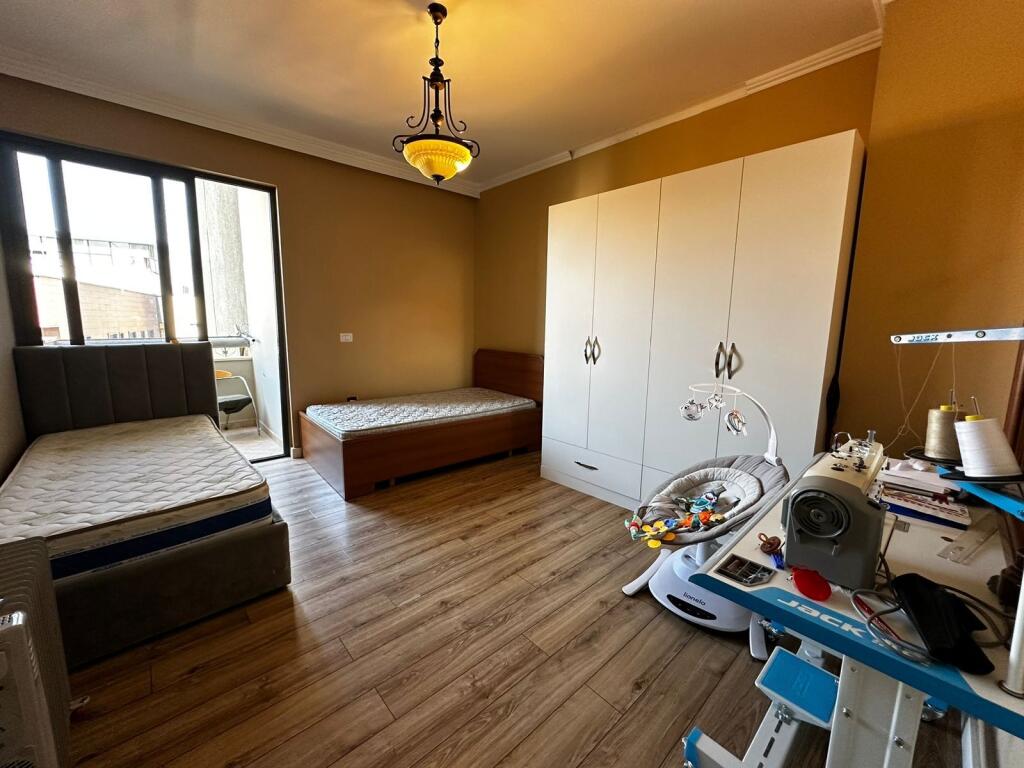 Apartament 3+1 per qira te Rruga e Kosovareve