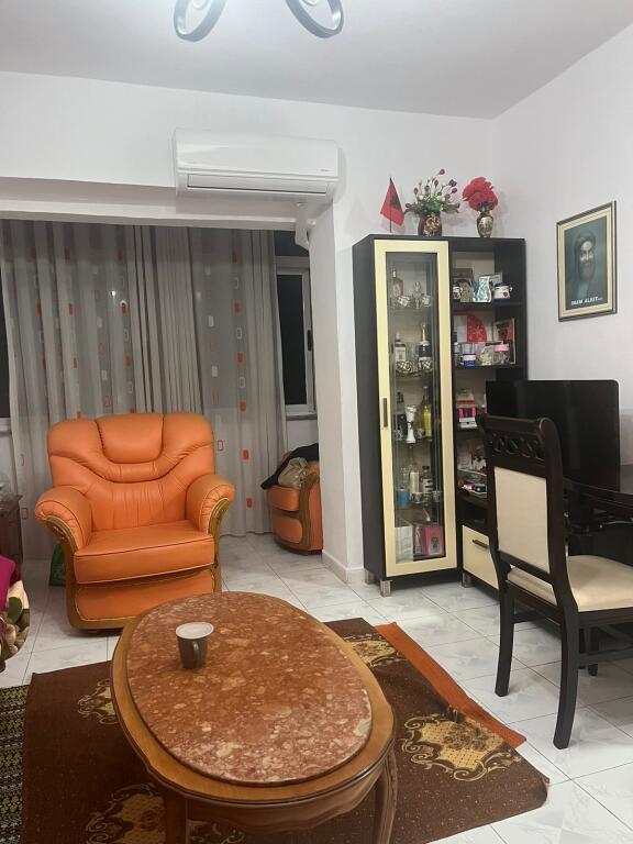 Shitet apartament 1+1 Ali Demi