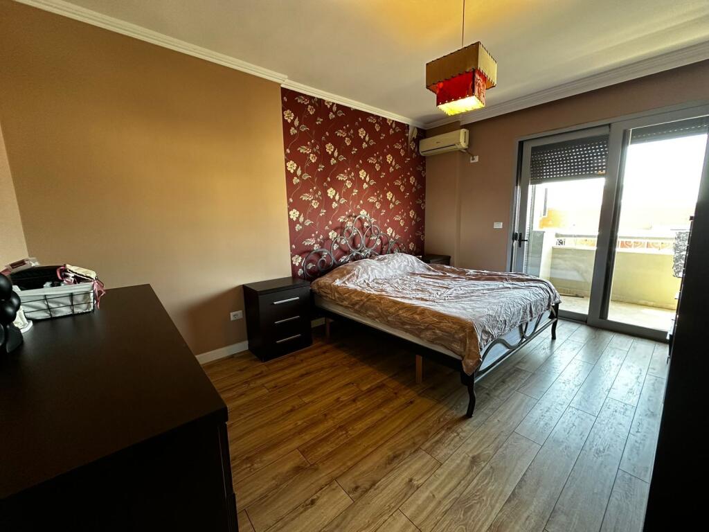 Apartament 3+1 per qira te Rruga e Kosovareve