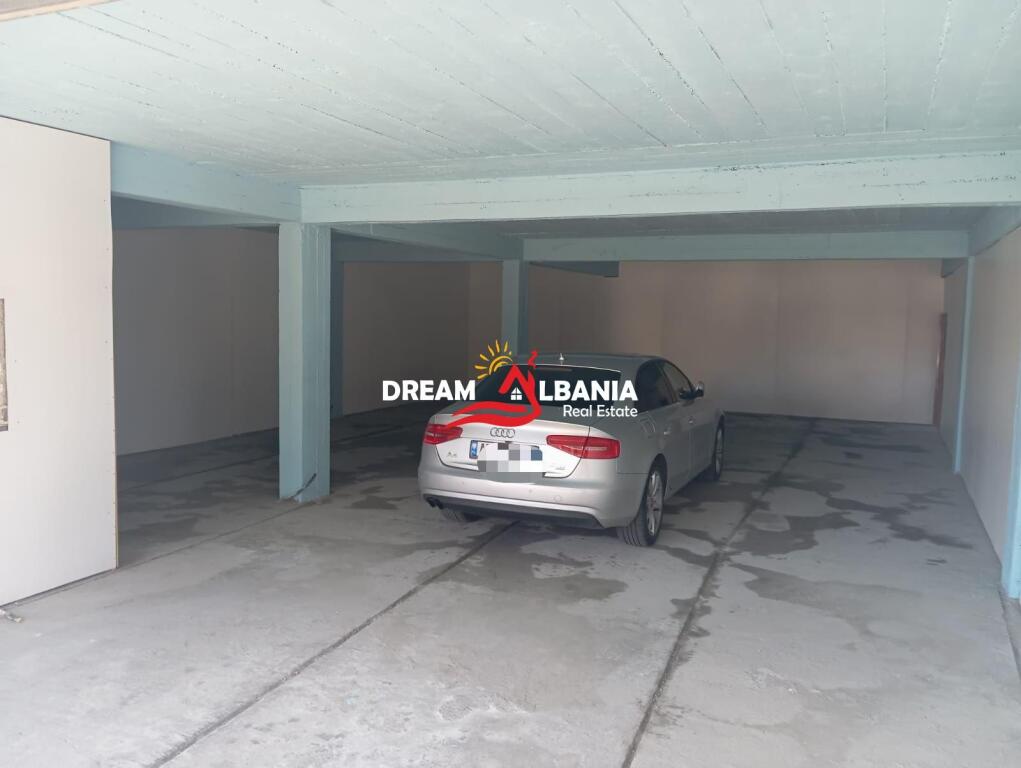 Ambjent me qera prane Qendres Tregtare QTU ne Tirane (ID 4281171)