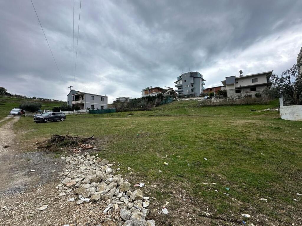 SHITET 1 PARCEL TOKE NE ARAPAJ DURRES