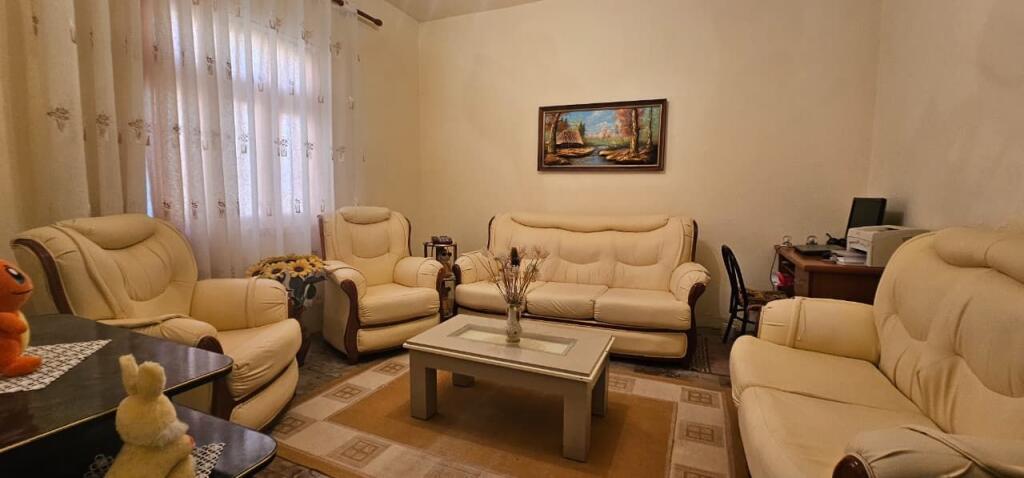 🏡 Shitet Shtëpi Private në Shijak – Mundësi e Artë për Investim ose Banesë Familjare!