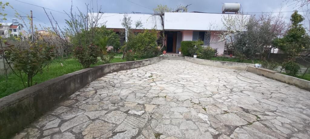 Shitet Shtepi nje Kateshe, Plazh Durres