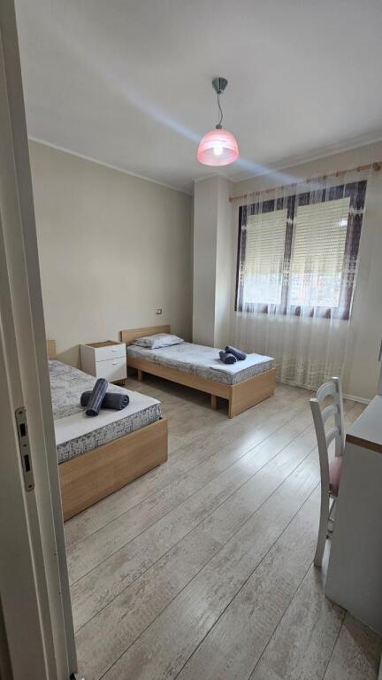 JEPET APARTAMENT ME QERA 2+1 PRANE GJYKATES DURRES