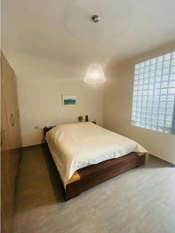 Appartamento 2+1 +2 + Deposito in vendita vicino al Comune di Parigi, Tirana! Residenziale/ Commerciale! 258.000 €