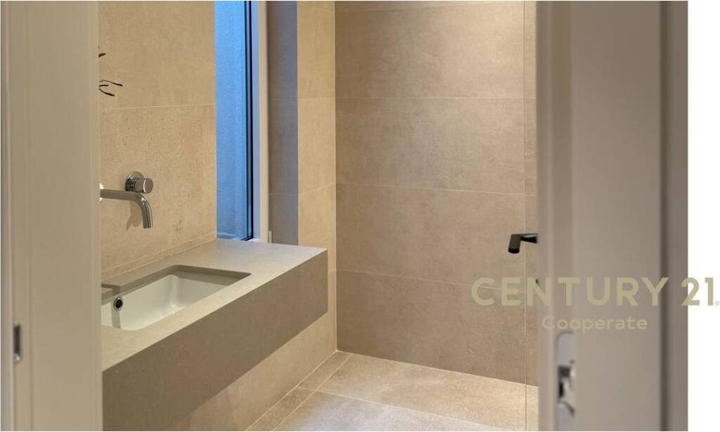 SHESIM VILE EKSKLUZIVE NE ROLLING HILL 2.