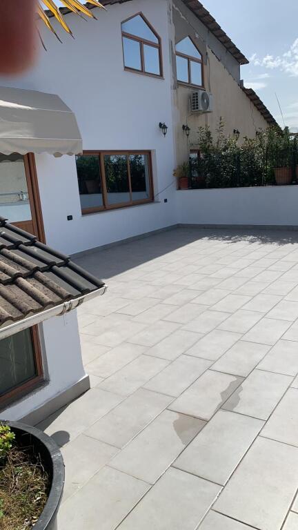 Jepet me qera shtepi private 2+1 tek Rrethrrotullimi Shkozes