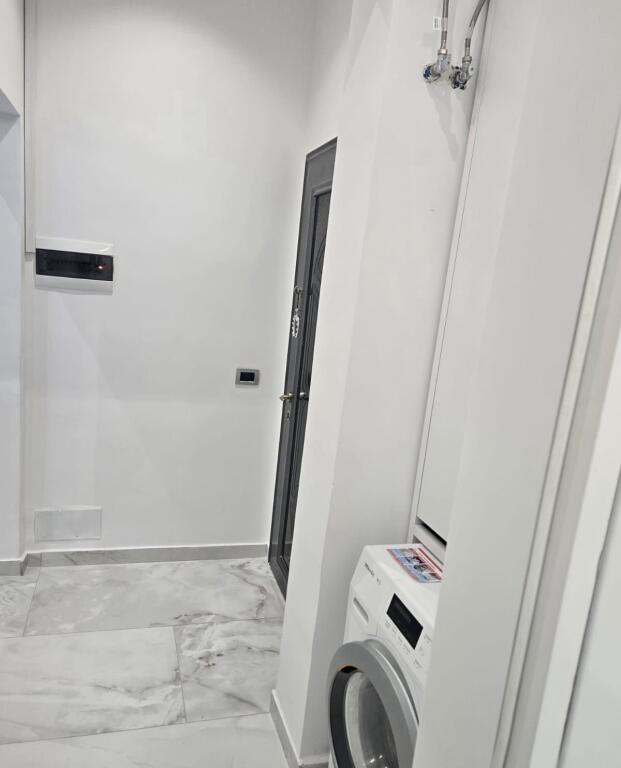 Jepet me qira apartament 1+1 prane Kristal Center!