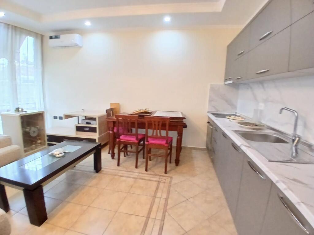 Jepet me qera  Apartament 2+1 ne MEDRESE