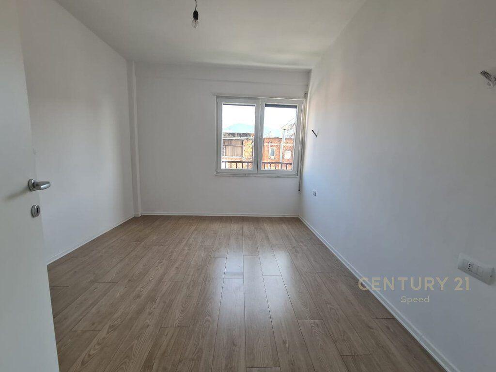 SHESIM APARTAMENT 1+1 ME PARKIM TË PËRFSHIRË – PRANË PAZARIT TË RI, TIRANË 185,000 €