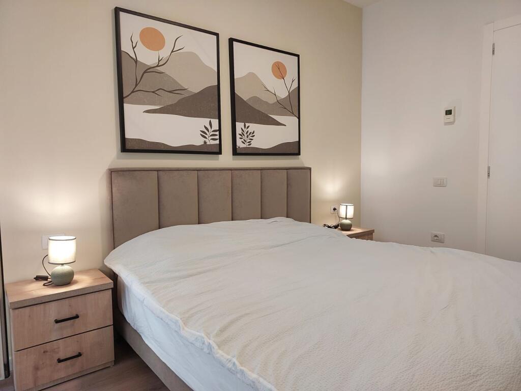 Jepet me qera apartament 2+1, 1 banjo, 1 ballkon te rruga e Elbasanit