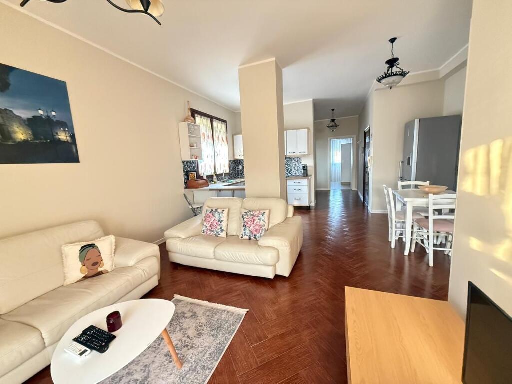 JEPET APARTAMENT ME QERA 2+1 PRANE GJYKATES DURRES