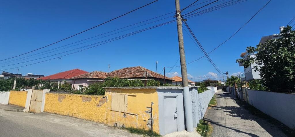 🏡 Shitet Shtëpi Private në Shijak – Mundësi e Artë për Investim ose Banesë Familjare!