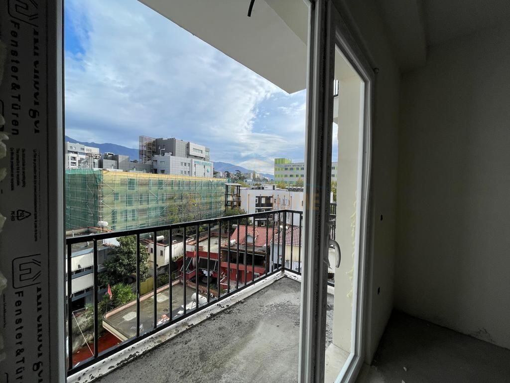 Shitet, Apartament 1+1, Spitali Amerikan 2, Rruga e Dibrës, Tiranë.