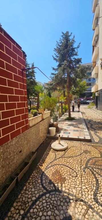 AMBIENT BIZNESI PER DYQANE ZYRA BARE RESTORANTE