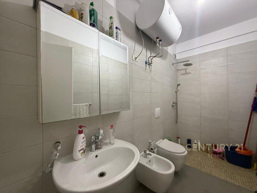 Apartament 2+1+2 dhe post parkimi per qira ne zonen e Unazes se Re , ne kompleksin Green City