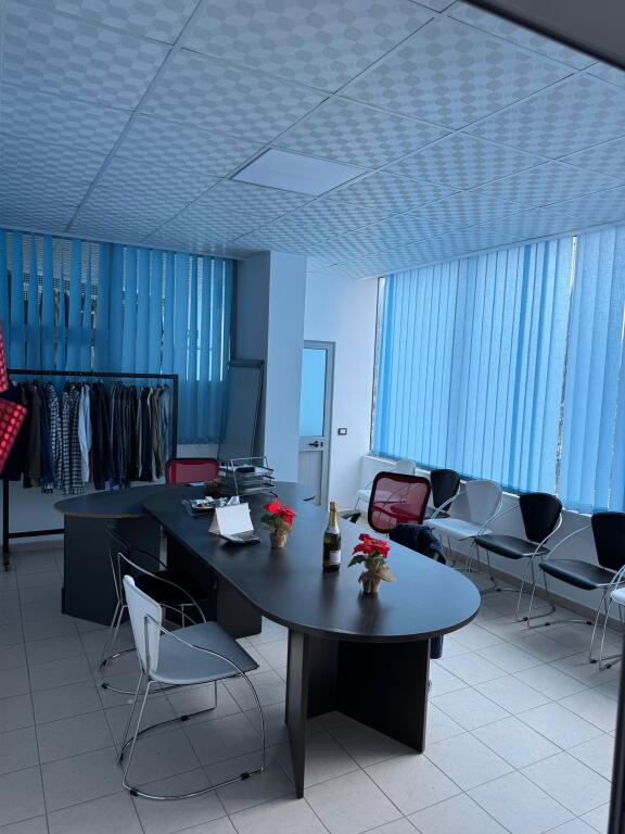 🔹 Jepet me qira ambient biznesi Rrobaqepsi 👗✂️