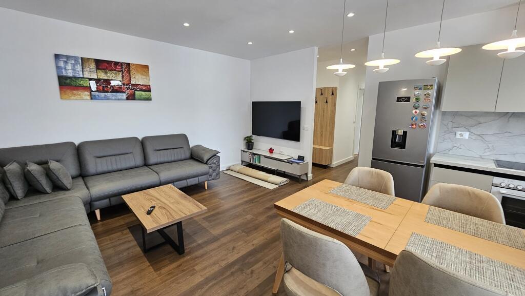 Apartament 2+1+2 te Mine Peza