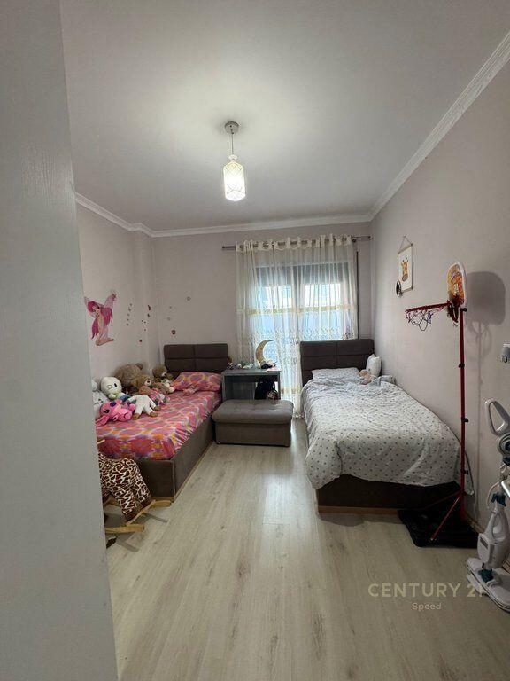 Apartament 2+1+2 dhe post parkimi per qira ne zonen e Unazes se Re , ne kompleksin Green City !