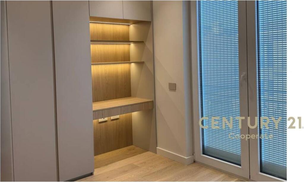 SHESIM VILE EKSKLUZIVE NE ROLLING HILL 2.