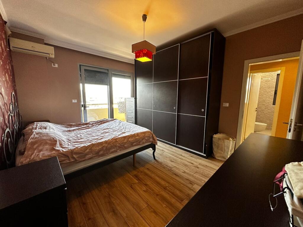Apartament 3+1 per qira te Rruga e Kosovareve