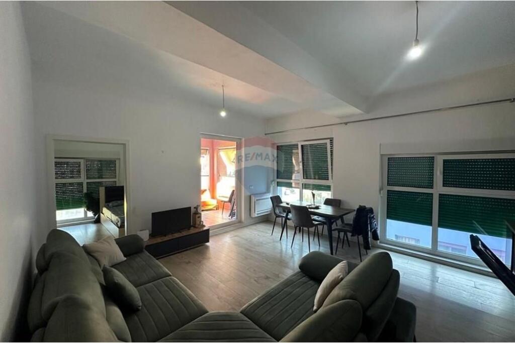 Apartament - Për Shitje - Kompleksi Mangalem