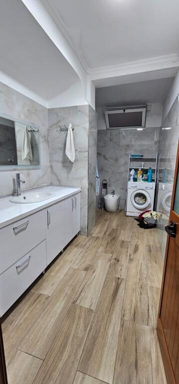 SHITET APARTAMENT 2+1+2 PRANE STADIUMIT DURRES