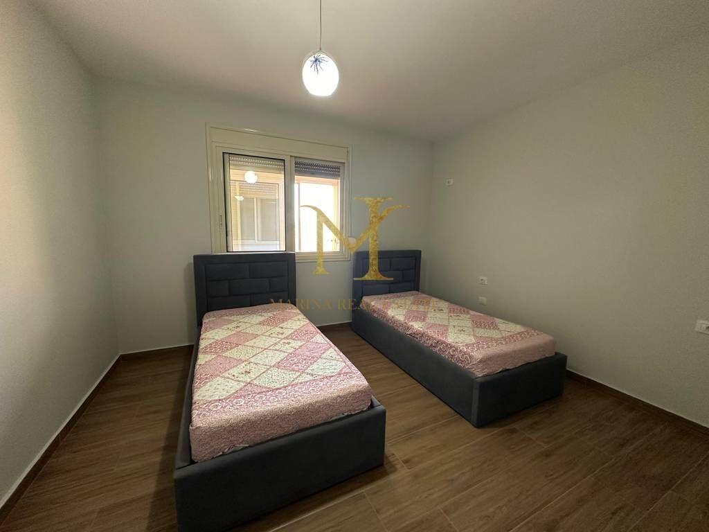 APARTAMENT 2+1 PER QERA PRANE SHKOLLES BAJRAM CURRI NE PLAZH , DURRES !