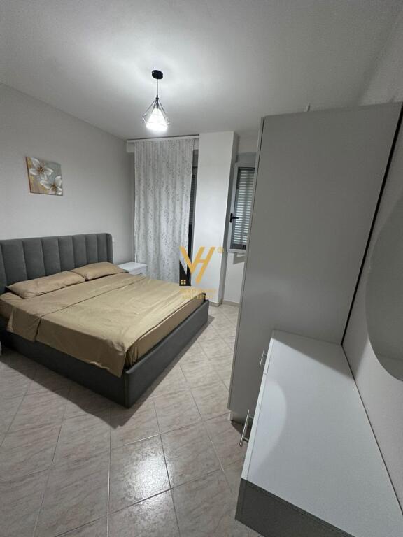 JEPET APARTAMENT 1+1 ME QERA TE ISH PARKU I AUTOBUSAVE 65.000 LEKE