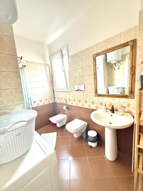 JEPET APARTAMENT ME QERA 2+1 PRANE GJYKATES DURRES