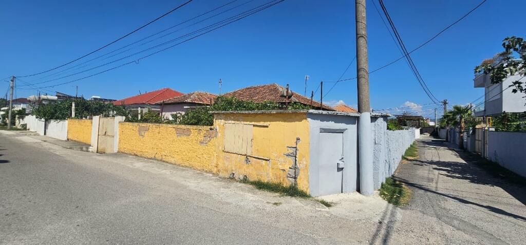 🏡 Shitet Shtëpi Private në Shijak – Mundësi e Artë për Investim ose Banesë Familjare!