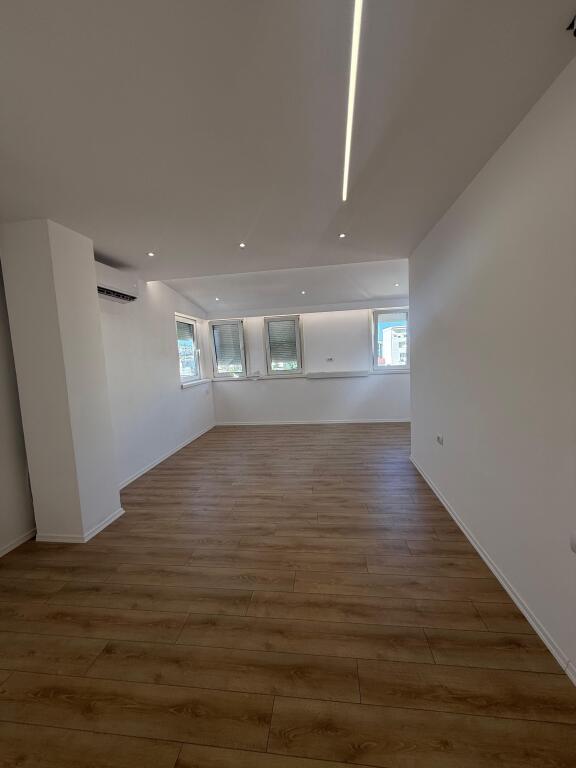 🏡 Shitet Apartament 1+1 + Garderobë – Rruga Fortuzi, Qendër, Tiranë