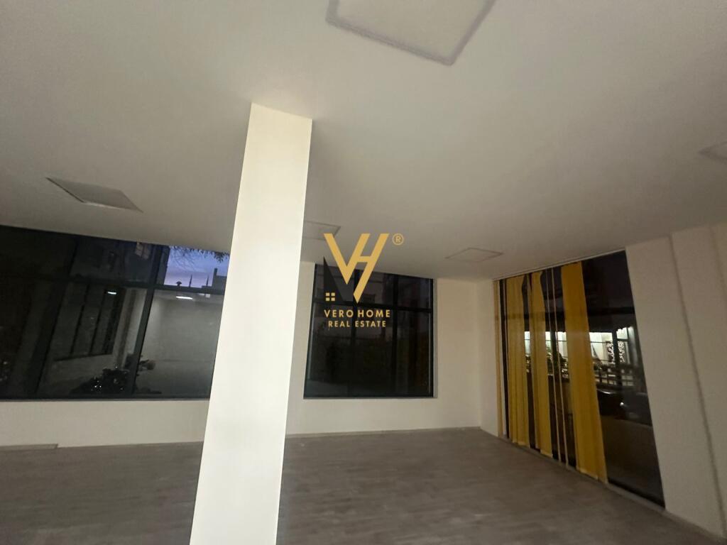 VENDITA DI EDIFICIO COMMERCIALE 456 M2 AL LAGO ASCIUTTO, VIA EDUARD MANO 1.240.000 EURO