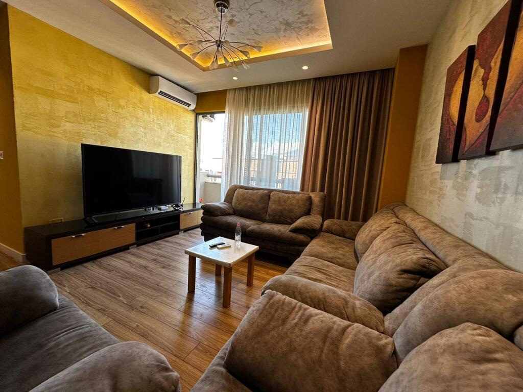 Apartament 3+1 per qira te Rruga e Kosovareve