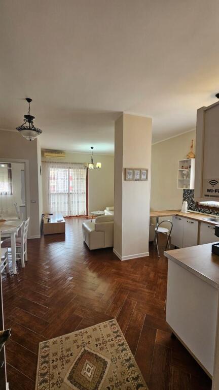 JEPET APARTAMENT ME QERA 2+1 PRANE GJYKATES DURRES