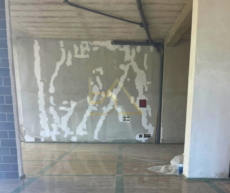 Shitet Ambient Biznesi në Plazh, Durrës