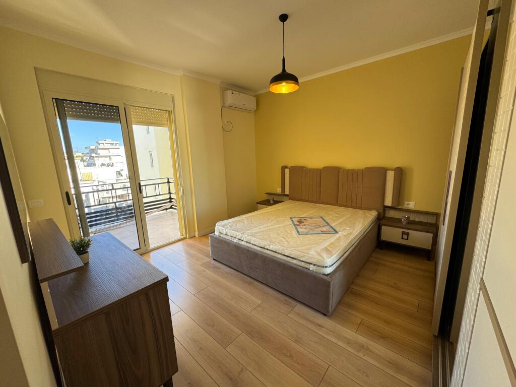 Shitet Apartament 2+1