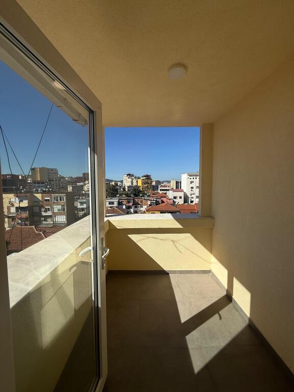 🏡 Shitet Apartament 1+1 + Garderobë – Rruga Fortuzi, Qendër, Tiranë