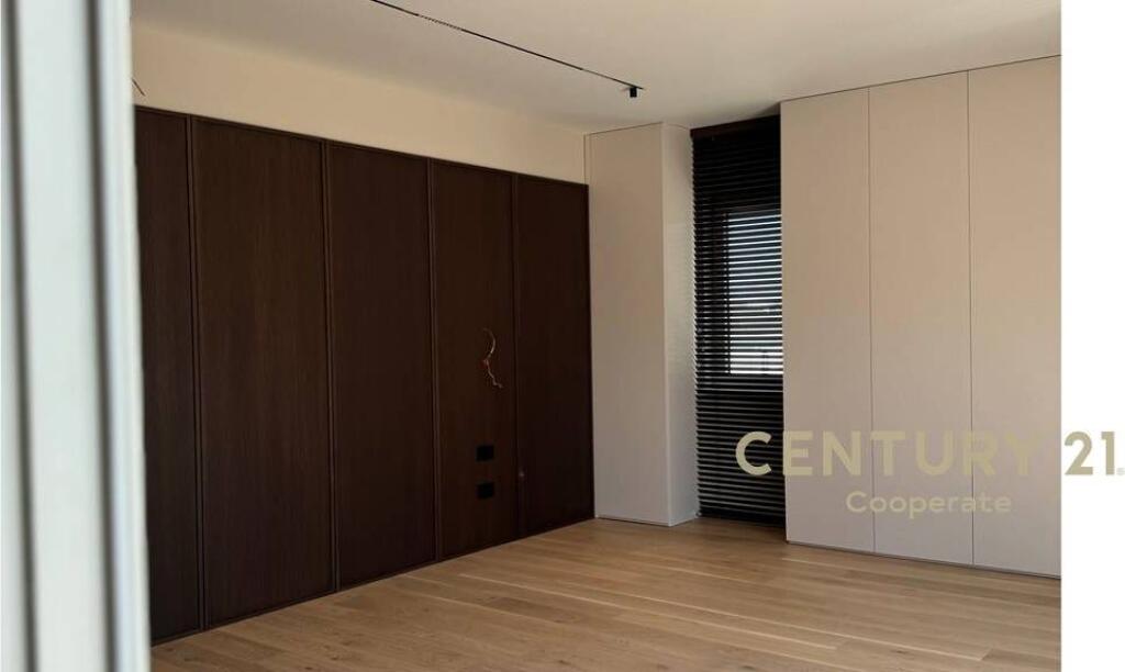 SHESIM VILE EKSKLUZIVE NE ROLLING HILL 2.