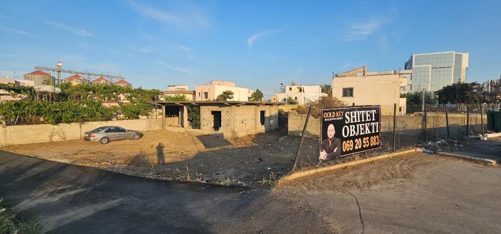 🏡 Shitet Shtëpi  + Tokë 📌 Autostrada Durrës – Tiranë, pranë karburantit Kastrati