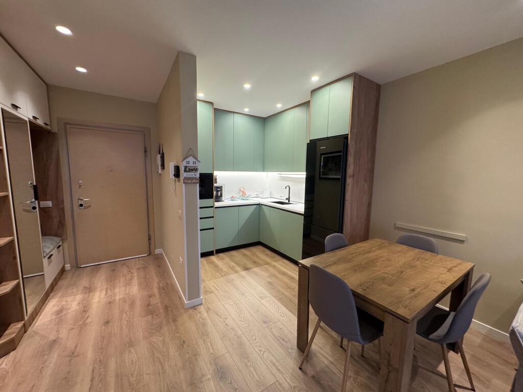 🏠 Appartamento 2+1 in affitto 📍 Via Elbasan, di fronte alla Facoltà di Economia