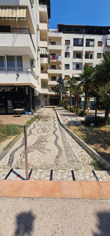 AMBIENT BIZNESI PER DYQANE ZYRA BARE RESTORANTE