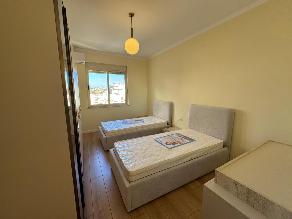 Shitet Apartament 2+1