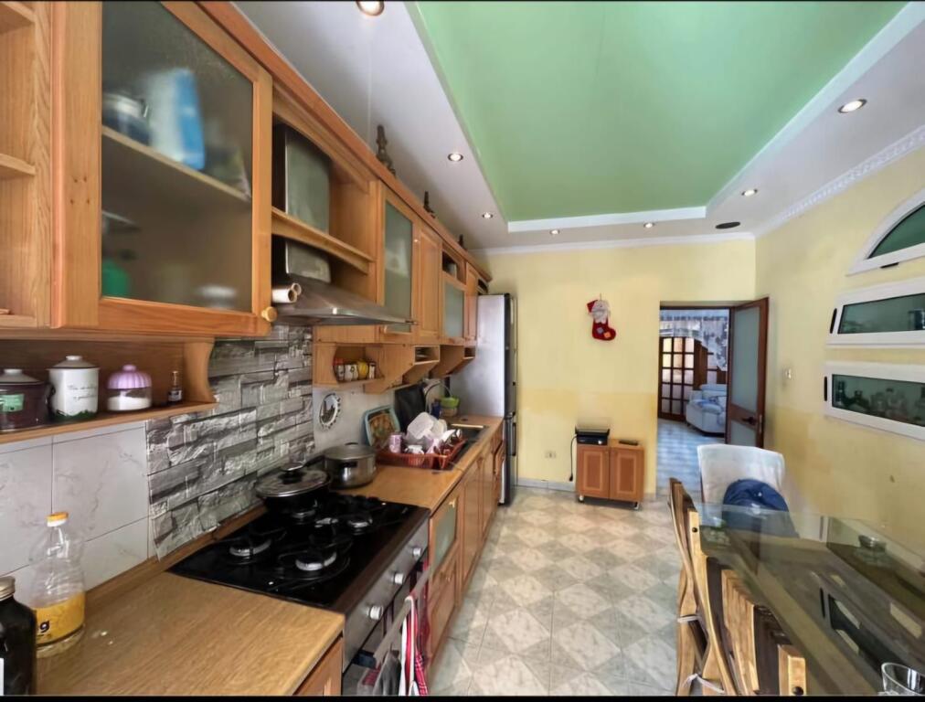 SHITET APARTAMENT 2+1+2 PRANE STADIUMIT DURRES