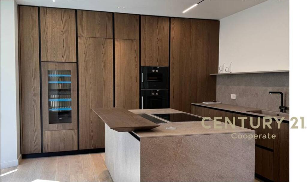 SHESIM VILE EKSKLUZIVE NE ROLLING HILL 2.