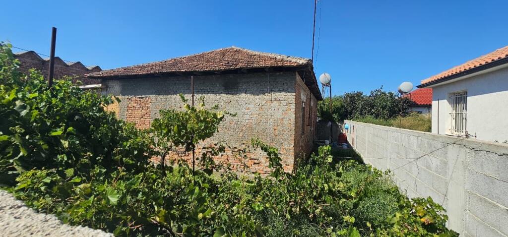 🏡 Shitet Shtëpi Private në Shijak – Mundësi e Artë për Investim ose Banesë Familjare!